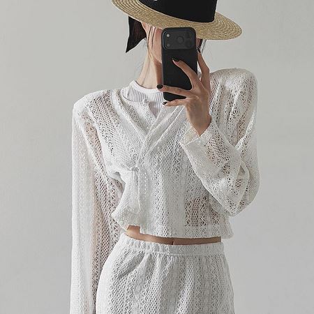 Dongdaemum Women’s Shirts, Tops & T-Shirts, a testament to the elegance and quality of wholesale Korean fashion.