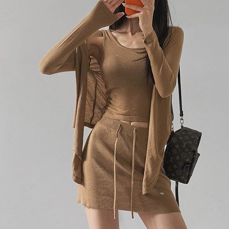 Dongdaemum Women’s One-Pieces, a testament to the elegance and quality of wholesale Korean fashion.