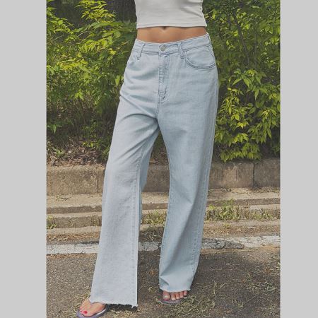 Dongdaemum Women’s Pants, a testament to the elegance and quality of wholesale Korean fashion.