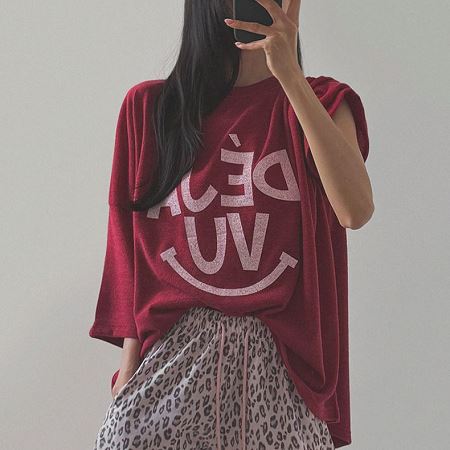 Dongdaemum Women’s Shirts, Tops & T-Shirts, a testament to the elegance and quality of wholesale Korean fashion.