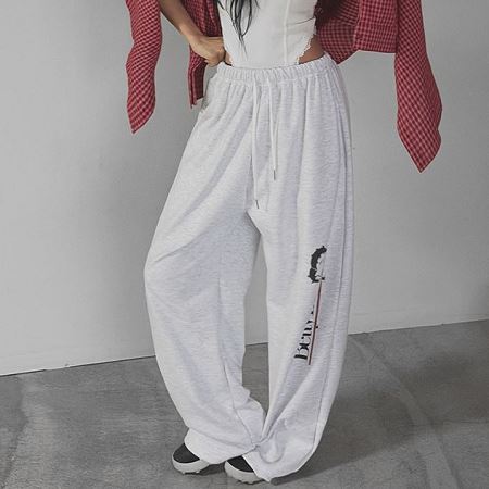 Dongdaemum Women’s Pants, a testament to the elegance and quality of wholesale Korean fashion.