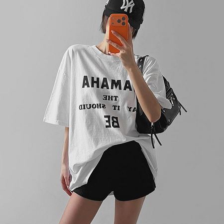 Dongdaemum Women’s Shirts, Tops & T-Shirts, a testament to the elegance and quality of wholesale Korean fashion.