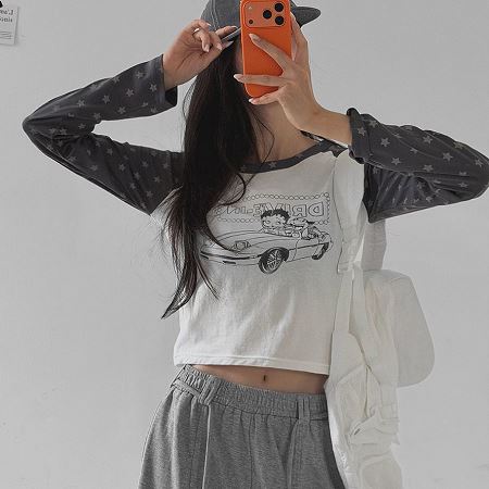 Dongdaemum Women’s Shirts, Tops & T-Shirts, a testament to the elegance and quality of wholesale Korean fashion.