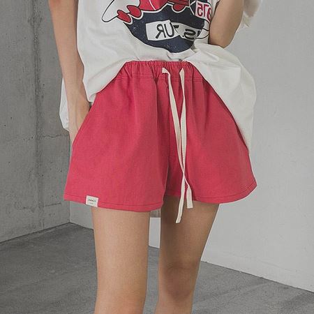 Dongdaemum Women’s Pants, a testament to the elegance and quality of wholesale Korean fashion.