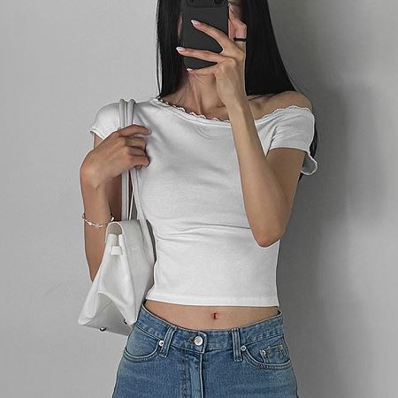 Dongdaemum Women’s Shirts, Tops & T-Shirts, a testament to the elegance and quality of wholesale Korean fashion.