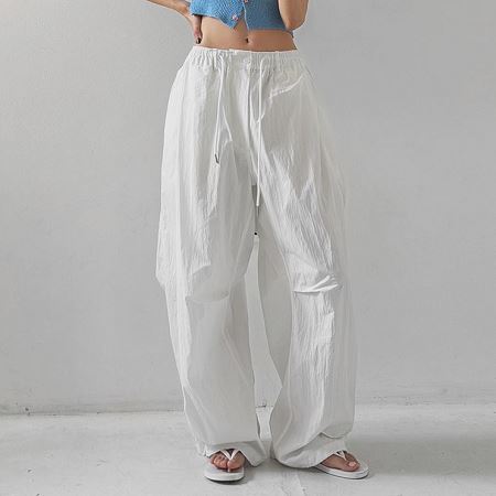 Dongdaemum Women’s Pants, a testament to the elegance and quality of wholesale Korean fashion.