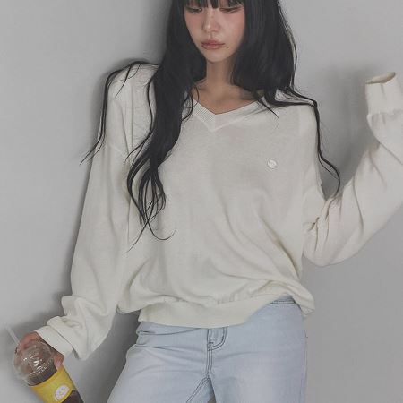 Dongdaemum Women’s Shirts, Tops & T-Shirts, a testament to the elegance and quality of wholesale Korean fashion.