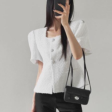 Dongdaemum Women’s Coats & Jackets, a testament to the elegance and quality of wholesale Korean fashion.