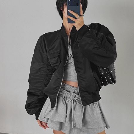 Dongdaemum Women’s Coats & Jackets, a testament to the elegance and quality of wholesale Korean fashion.