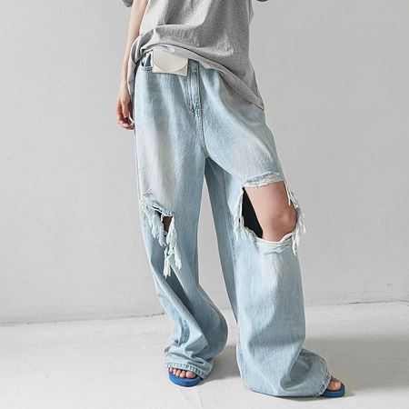 Dongdaemum Women’s Pants, a testament to the elegance and quality of wholesale Korean fashion.