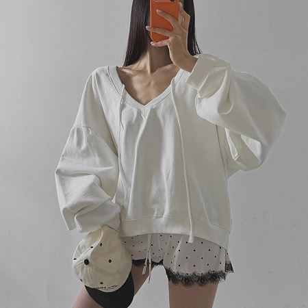 Dongdaemum Women’s Shirts, Tops & T-Shirts, a testament to the elegance and quality of wholesale Korean fashion.