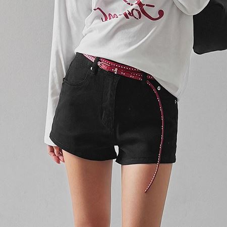 Dongdaemum Women’s Pants, a testament to the elegance and quality of wholesale Korean fashion.