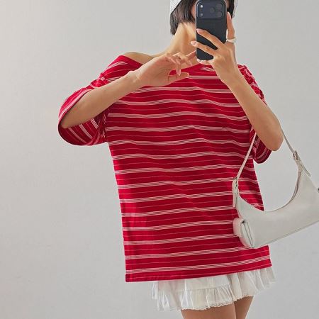Dongdaemum Women’s Shirts, Tops & T-Shirts, a testament to the elegance and quality of wholesale Korean fashion.