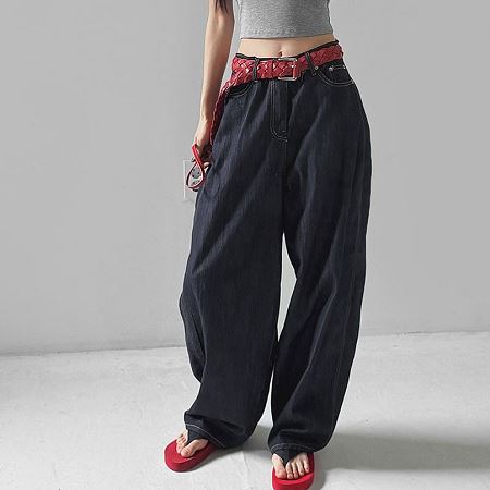 Dongdaemum Women’s Pants, a testament to the elegance and quality of wholesale Korean fashion.