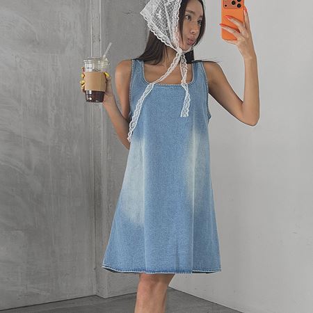 Dongdaemum Women’s Dresses, a testament to the elegance and quality of wholesale Korean fashion.