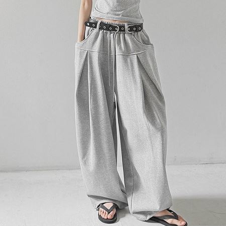 Dongdaemum Women’s Pants, a testament to the elegance and quality of wholesale Korean fashion.