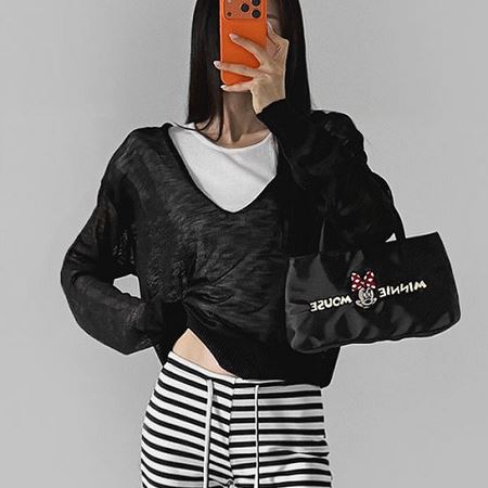 Dongdaemum Women’s Shirts, Tops & T-Shirts, a testament to the elegance and quality of wholesale Korean fashion.
