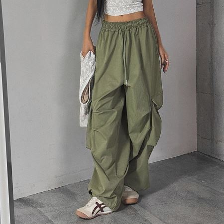 Dongdaemum Women’s Pants, a testament to the elegance and quality of wholesale Korean fashion.