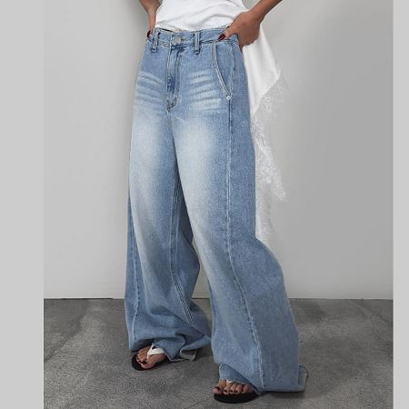 Dongdaemum Women’s Pants, a testament to the elegance and quality of wholesale Korean fashion.