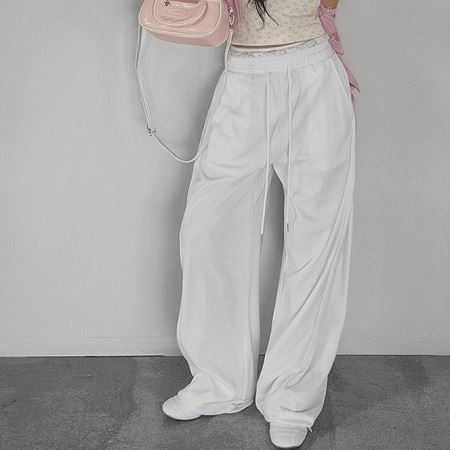 Dongdaemum Women’s Pants, a testament to the elegance and quality of wholesale Korean fashion.
