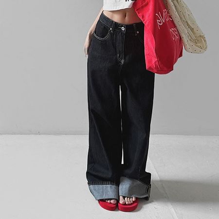 Dongdaemum Women’s Pants, a testament to the elegance and quality of wholesale Korean fashion.