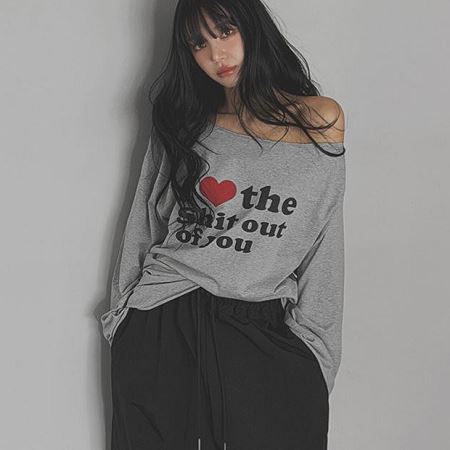 Dongdaemum Women’s Shirts, Tops & T-Shirts, a testament to the elegance and quality of wholesale Korean fashion.