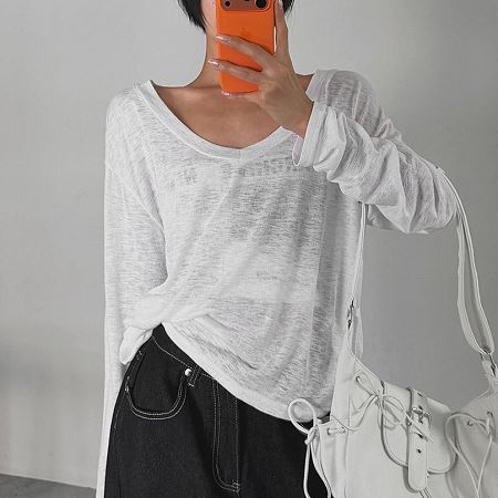 Dongdaemum Women’s Shirts, Tops & T-Shirts, a testament to the elegance and quality of wholesale Korean fashion.