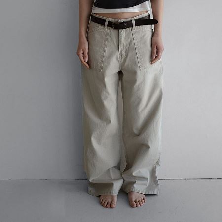 Dongdaemum Women’s Pants, a testament to the elegance and quality of wholesale Korean fashion.