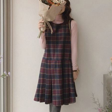 Dongdaemum Women’s Dresses, a testament to the elegance and quality of wholesale Korean fashion.