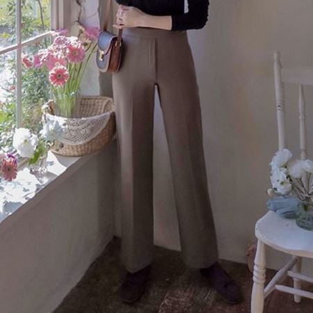 Dongdaemum Women’s Pants, a testament to the elegance and quality of wholesale Korean fashion.