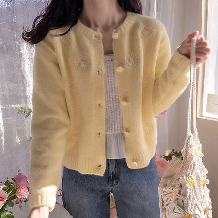 Dongdaemum Women’s Shirts, Tops & T-Shirts, a testament to the elegance and quality of wholesale Korean fashion.