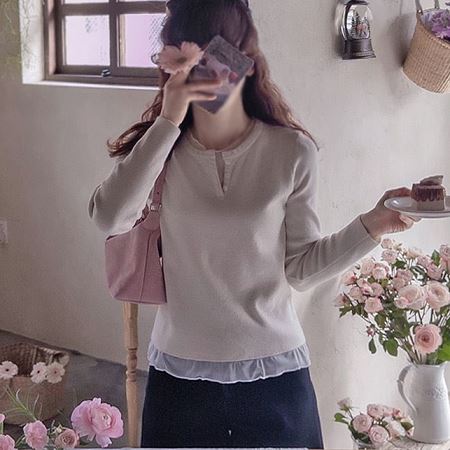 Dongdaemum Women’s Shirts, Tops & T-Shirts, a testament to the elegance and quality of wholesale Korean fashion.