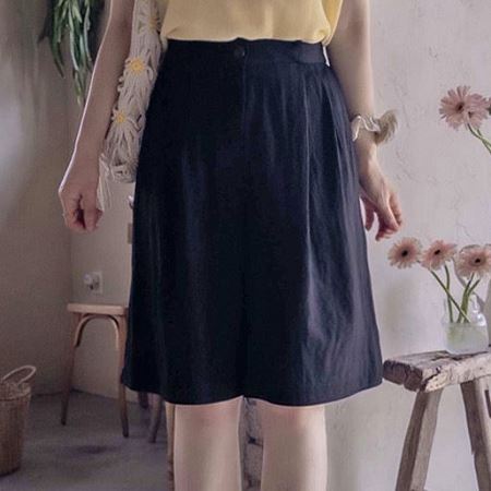 Dongdaemum Women’s Pants, a testament to the elegance and quality of wholesale Korean fashion.