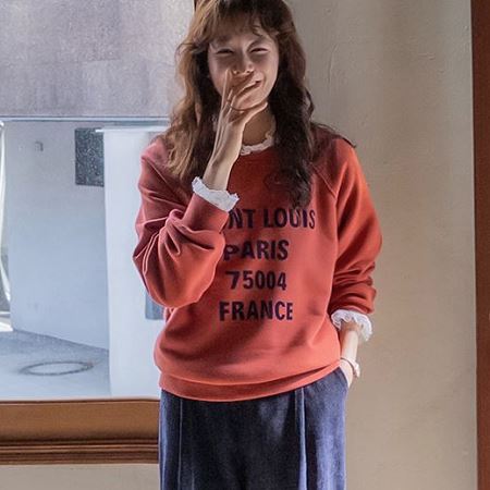 Dongdaemum Women’s Shirts, Tops & T-Shirts, a testament to the elegance and quality of wholesale Korean fashion.