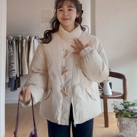 Dongdaemum Women’s Coats & Jackets, a testament to the elegance and quality of wholesale Korean fashion.