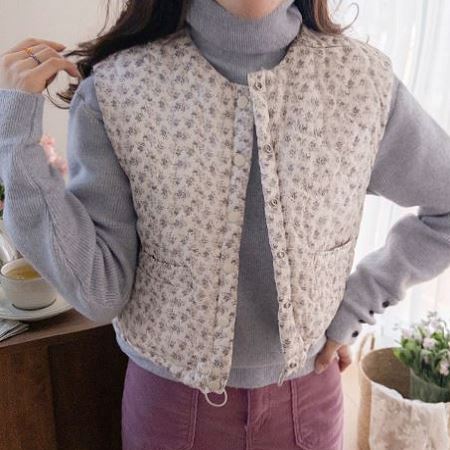 Dongdaemum Women’s Coats & Jackets, a testament to the elegance and quality of wholesale Korean fashion.
