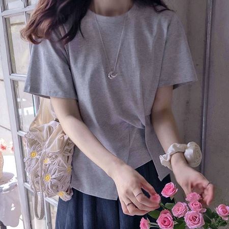 Dongdaemum Women’s Shirts, Tops & T-Shirts, a testament to the elegance and quality of wholesale Korean fashion.