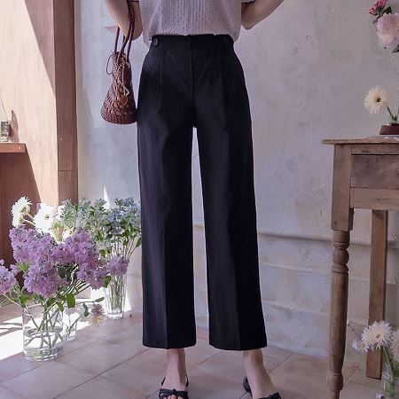 Dongdaemum Women’s Pants, a testament to the elegance and quality of wholesale Korean fashion.
