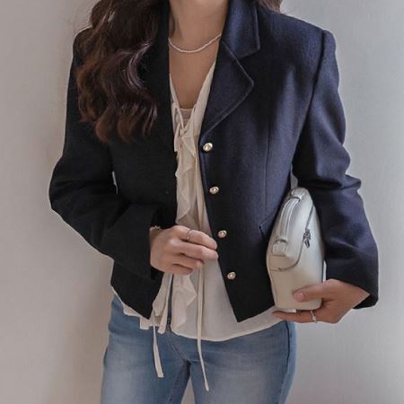 Dongdaemum Women’s Coats & Jackets, a testament to the elegance and quality of wholesale Korean fashion.