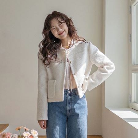 Dongdaemum Women’s Coats & Jackets, a testament to the elegance and quality of wholesale Korean fashion.