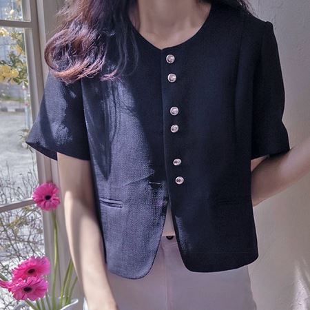 Dongdaemum Women’s Coats & Jackets, a testament to the elegance and quality of wholesale Korean fashion.
