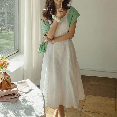 Dongdaemum Women’s Dresses, a testament to the elegance and quality of wholesale Korean fashion.