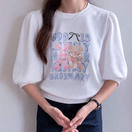 Dongdaemum Women’s Shirts, Tops & T-Shirts, a testament to the elegance and quality of wholesale Korean fashion.