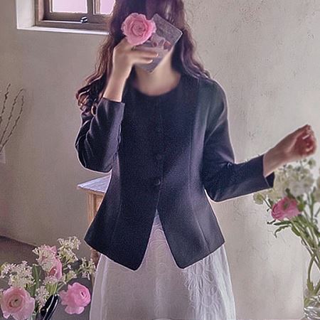 Dongdaemum Women’s Coats & Jackets, a testament to the elegance and quality of wholesale Korean fashion.