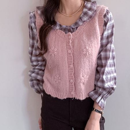 Dongdaemum Women’s Shirts, Tops & T-Shirts, a testament to the elegance and quality of wholesale Korean fashion.