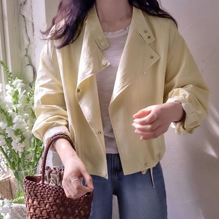 Dongdaemum Women’s Coats & Jackets, a testament to the elegance and quality of wholesale Korean fashion.