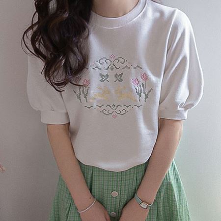 Dongdaemum Women’s Shirts, Tops & T-Shirts, a testament to the elegance and quality of wholesale Korean fashion.