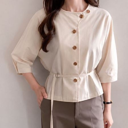Dongdaemum Women’s Coats & Jackets, a testament to the elegance and quality of wholesale Korean fashion.