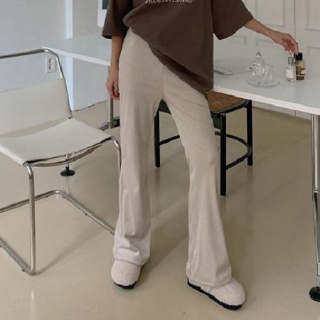 Dongdaemum Women’s Pants, a testament to the elegance and quality of wholesale Korean fashion.