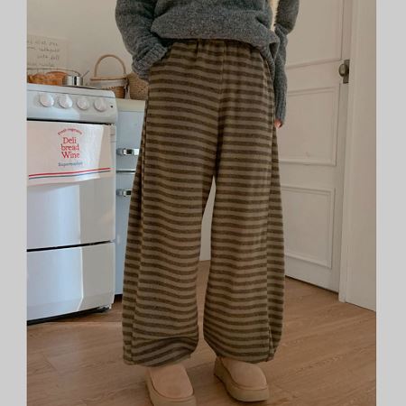 An array of Dongdaemum Women’s Pants, embodying the versatility of Korean fashion.